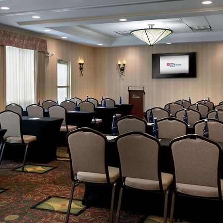 Hilton Garden Inn Риверхед Экстерьер фото