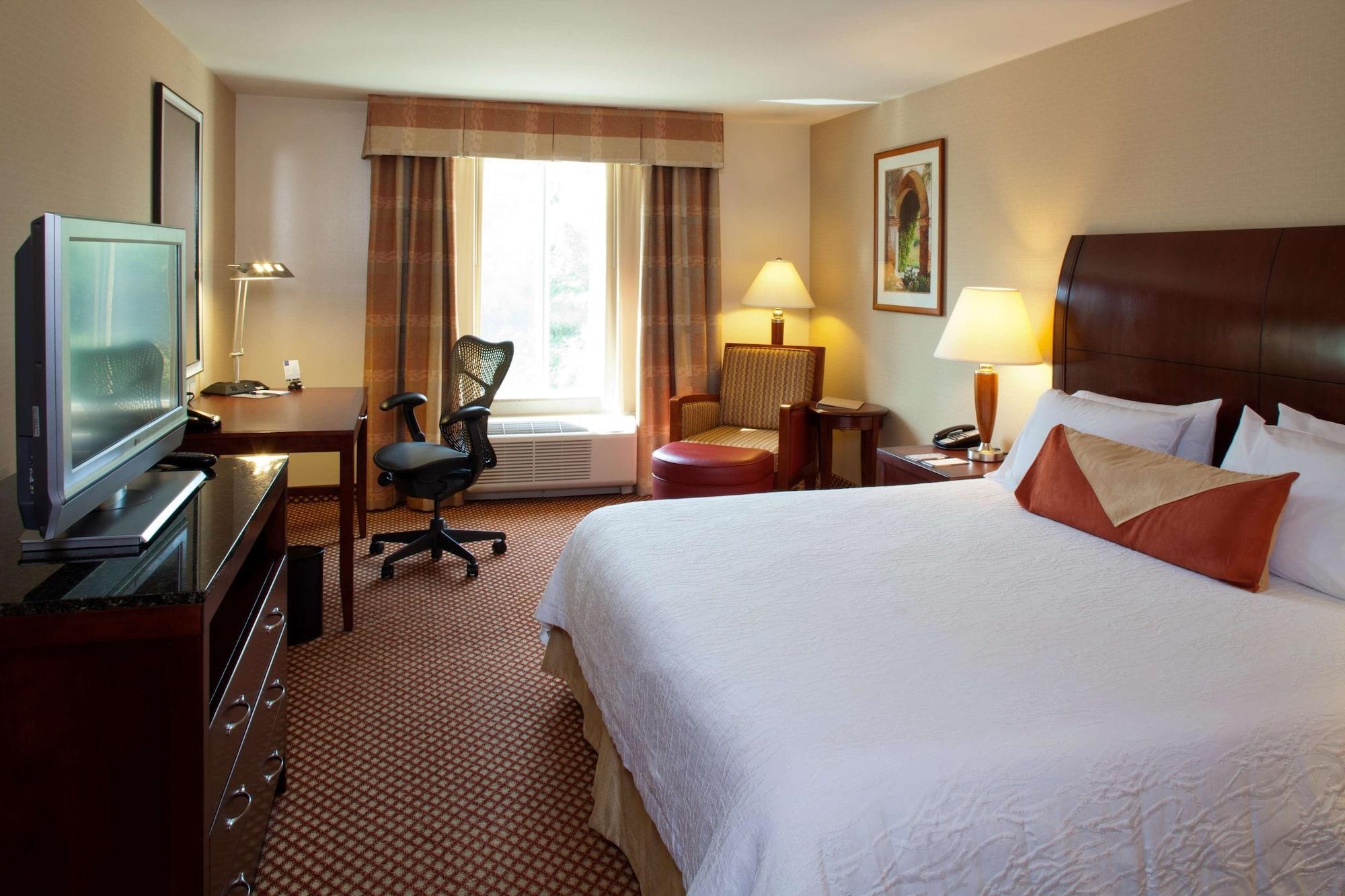 Hilton Garden Inn Риверхед Экстерьер фото