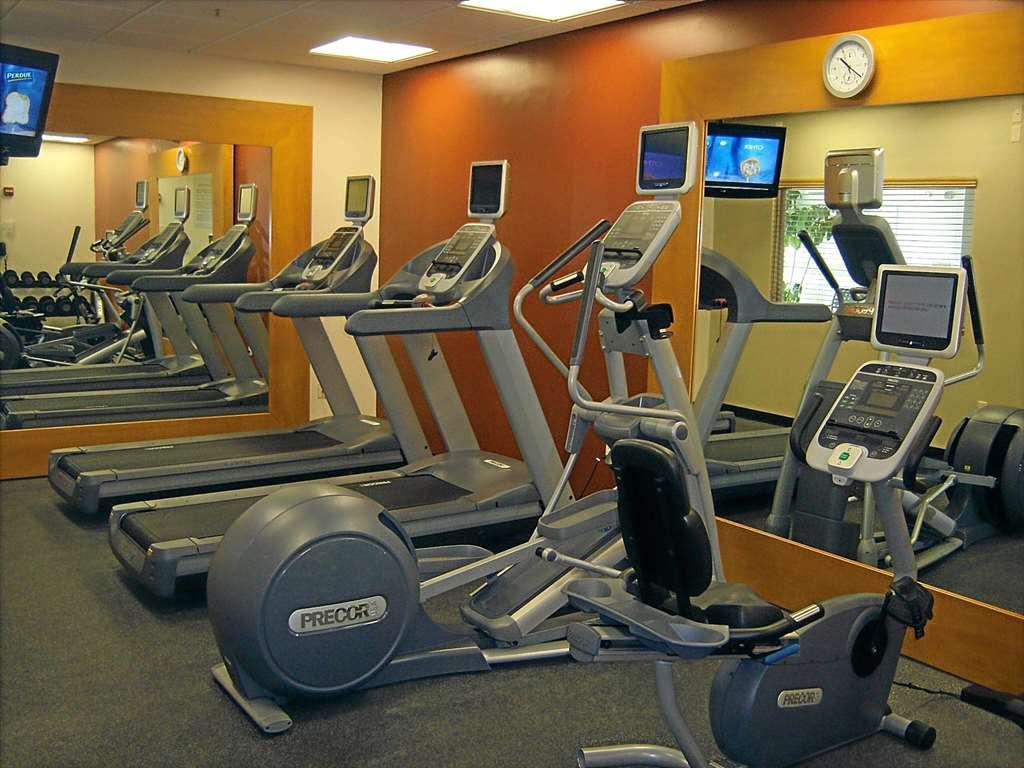 Hilton Garden Inn Риверхед Удобства фото