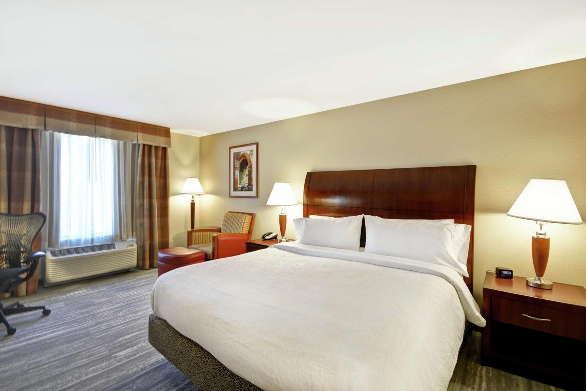 Hilton Garden Inn Риверхед Экстерьер фото