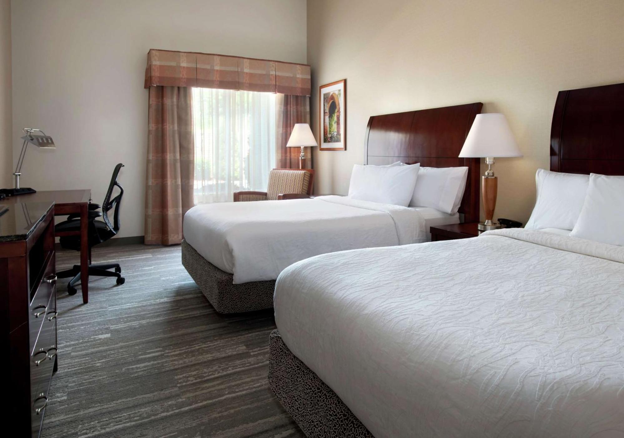 Hilton Garden Inn Риверхед Экстерьер фото