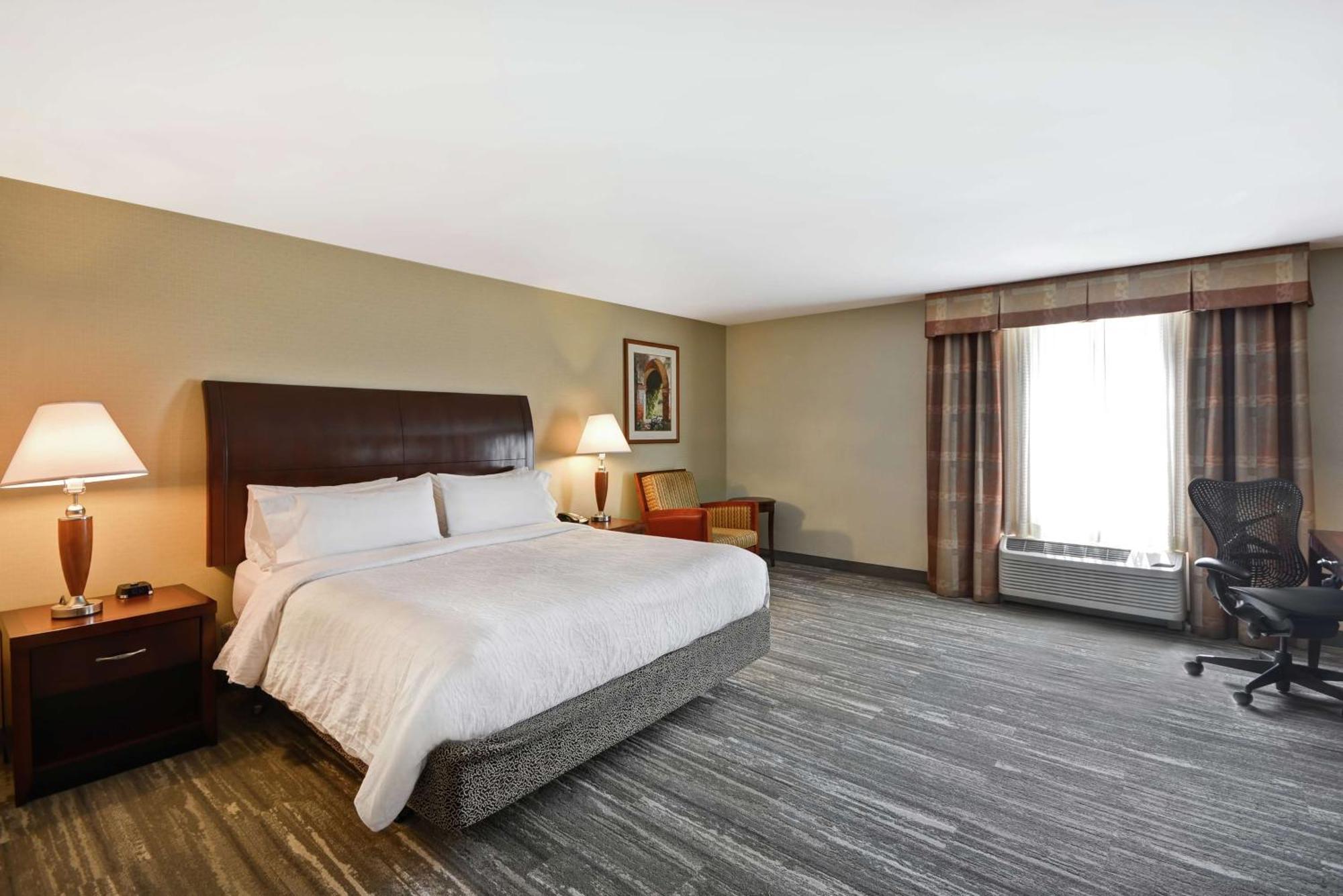 Hilton Garden Inn Риверхед Экстерьер фото