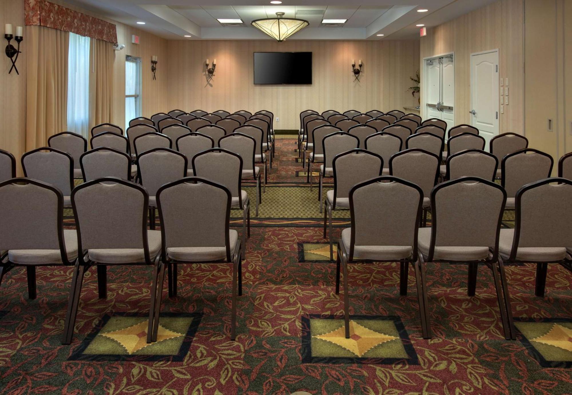 Hilton Garden Inn Риверхед Экстерьер фото