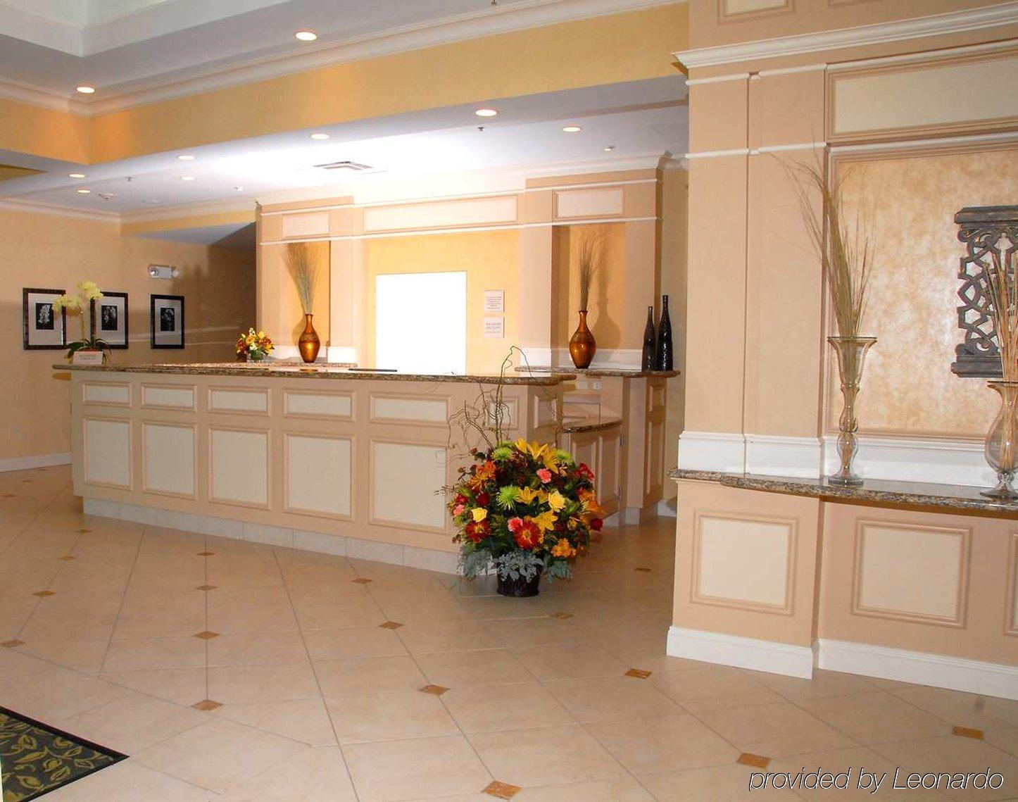 Hilton Garden Inn Риверхед Экстерьер фото