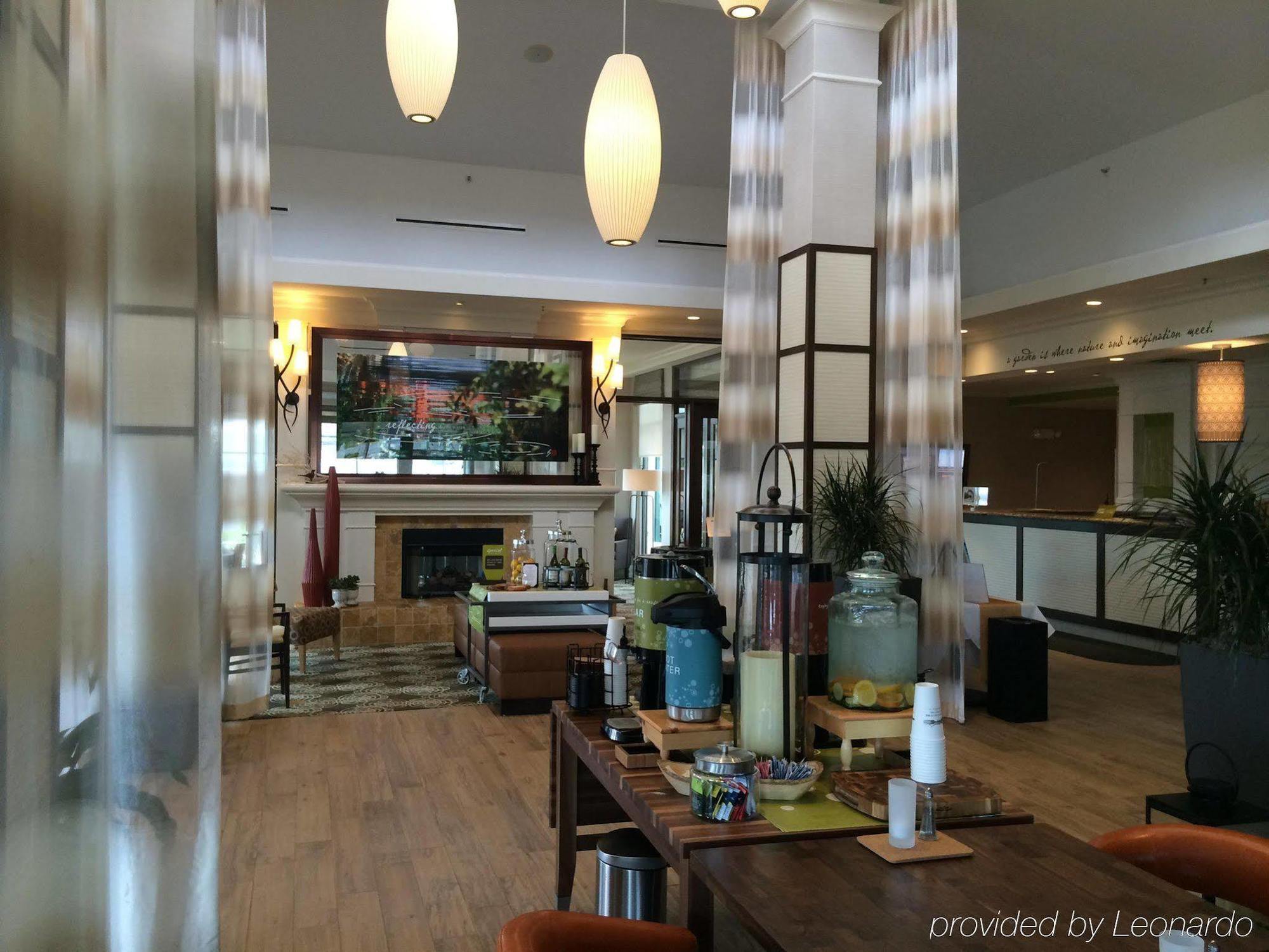 Hilton Garden Inn Риверхед Экстерьер фото