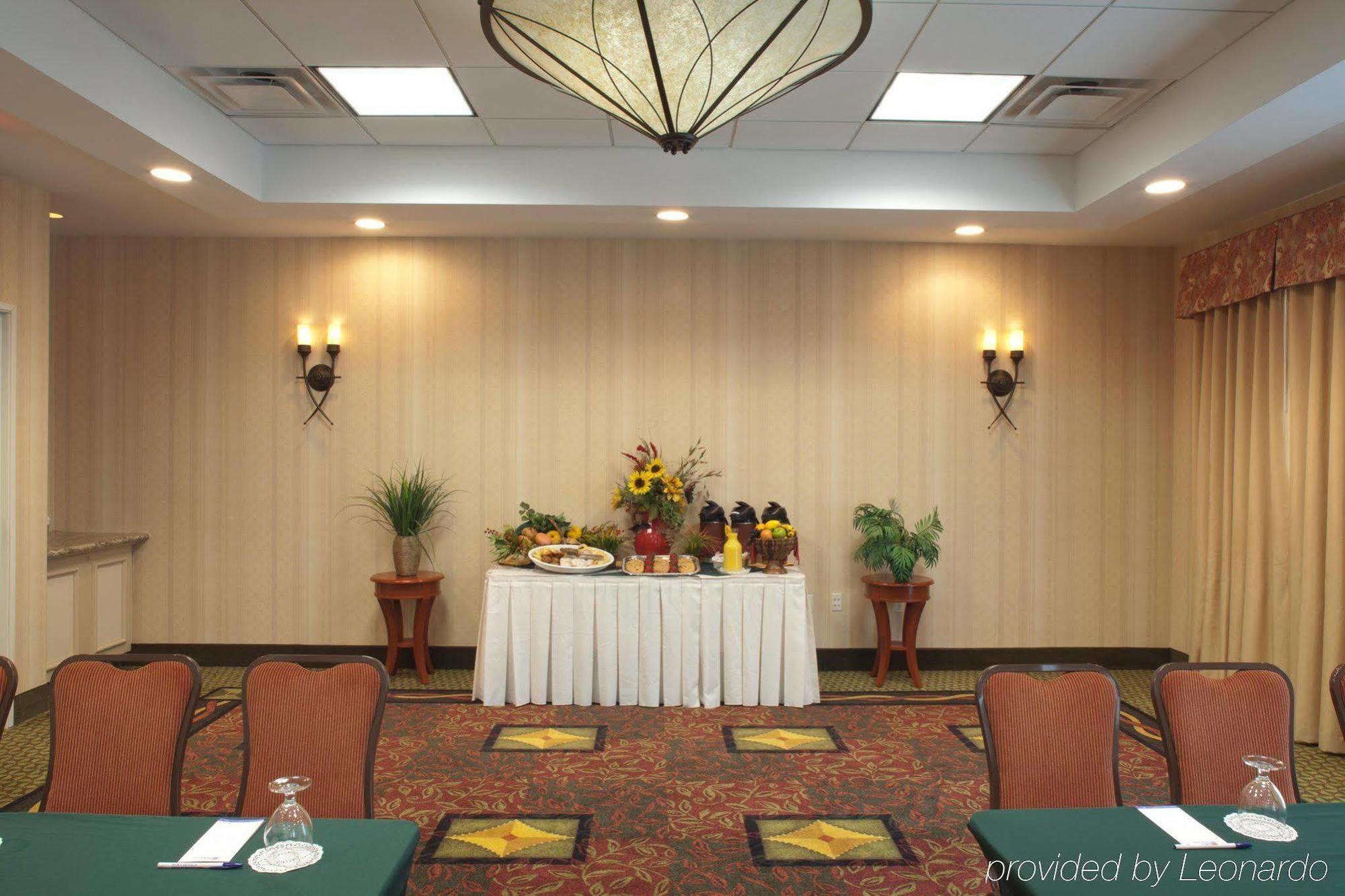 Hilton Garden Inn Риверхед Экстерьер фото